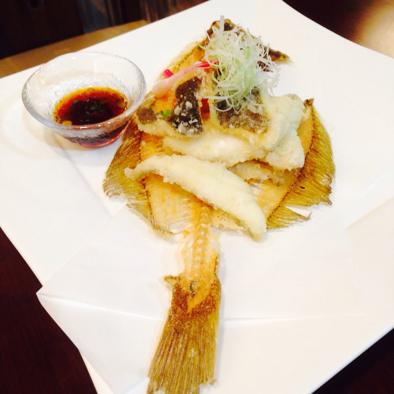 カレイの姿揚げ(創作料理屋 華)