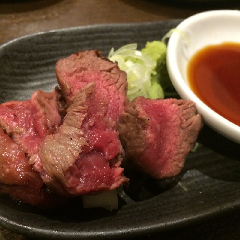 牛レアステーキ(四文屋 新宿店)