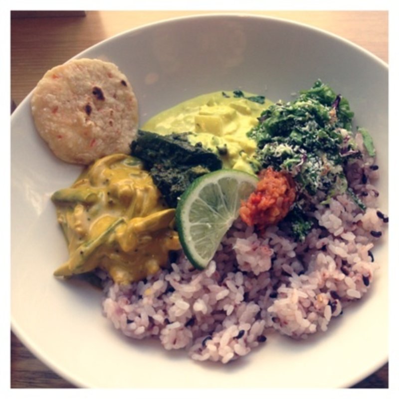 スリランカ式アーユルヴェーダ　スパイスたっぷりプレート(シンシア・ガーデン カフェ)