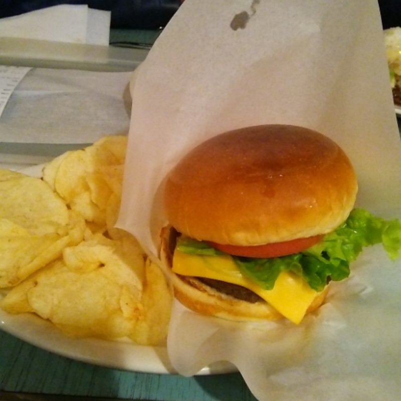 アメリカンチーズバーガー(LONGBOARD CAFÉ)