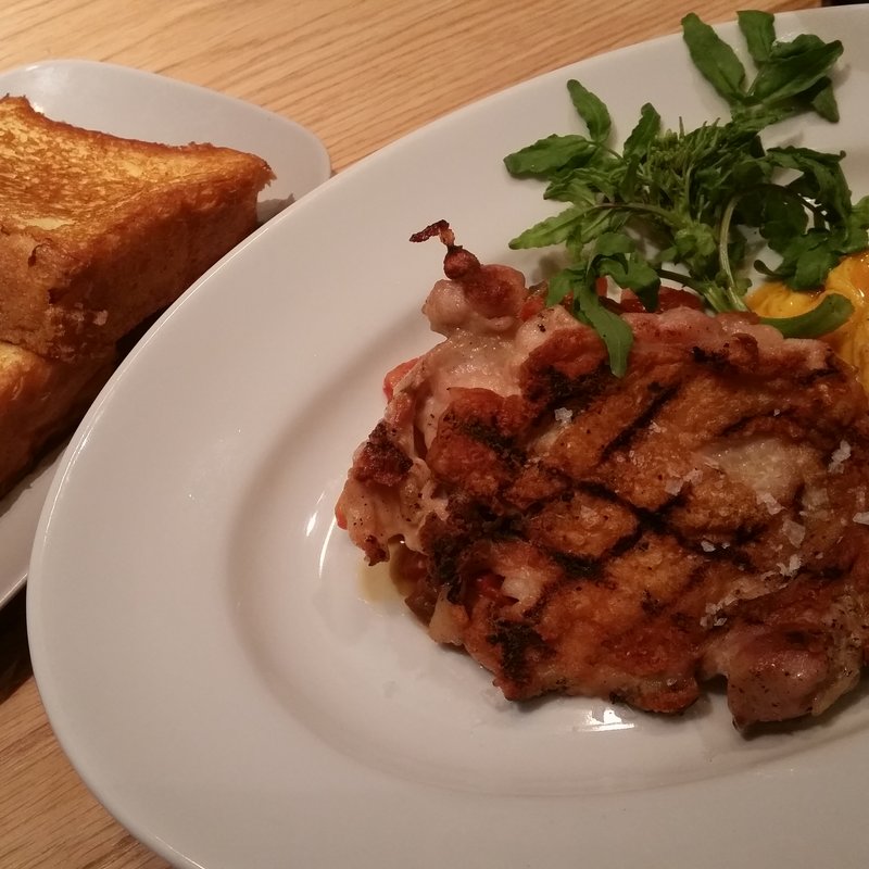 大山鶏のグリルとスクランブルエッグ(マーサーブランチエビスヒルサイド)