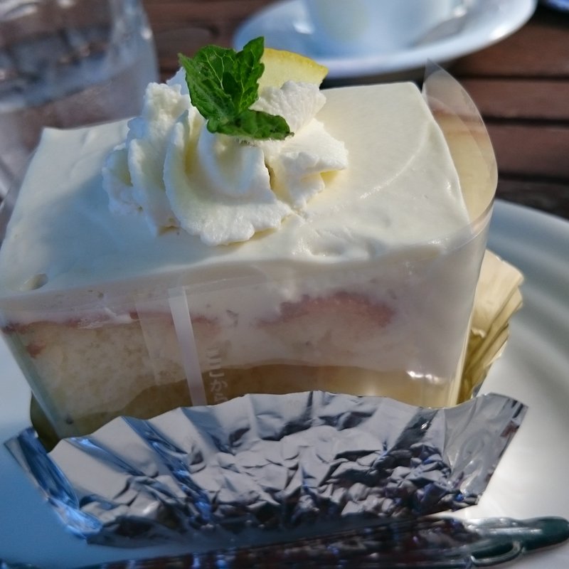 レモンとポピーシードのシフォン(カフェ ラグラス)