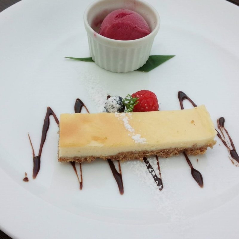 ニューヨークチーズケーキと季節のアイス(Course Lunch）(サンス コロニアルビーチ （SENS Colonial Beach）)