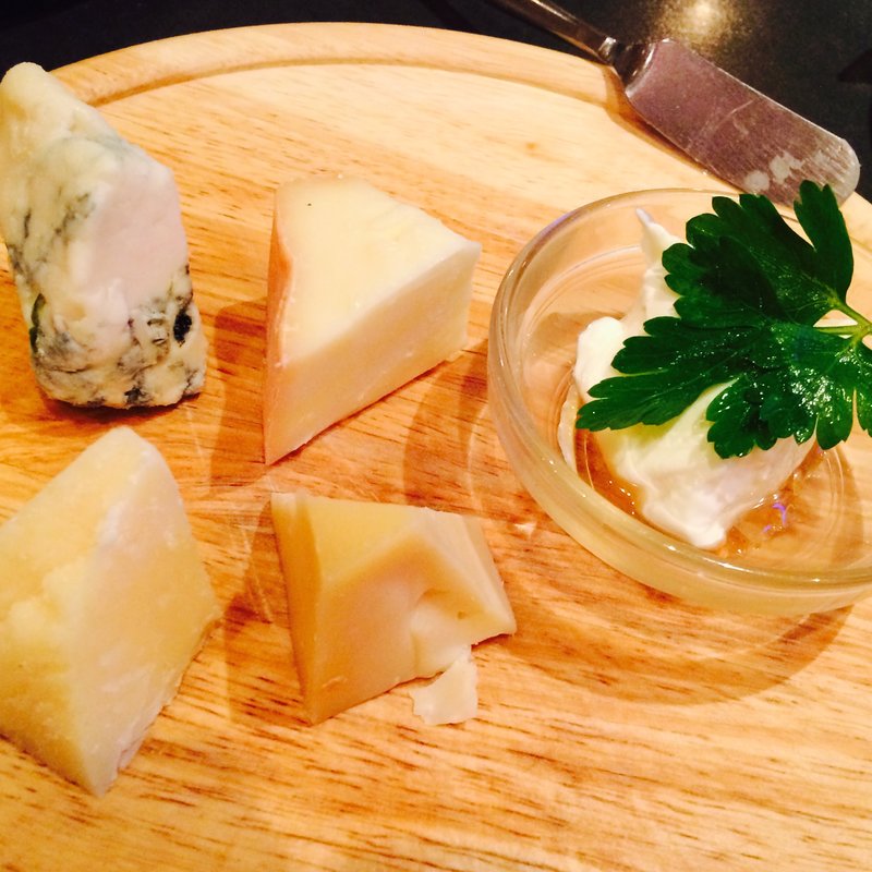 チーズ5種盛り(ビストロガブリ五反田店)