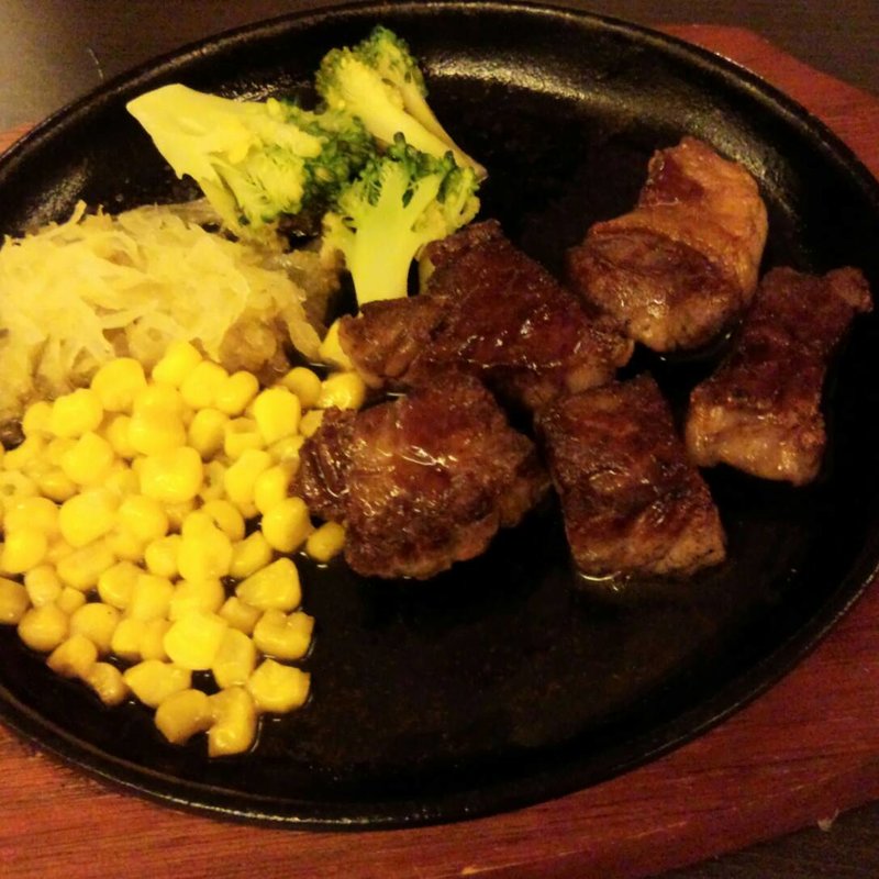 鉄板サイコロステーキ(Loop )