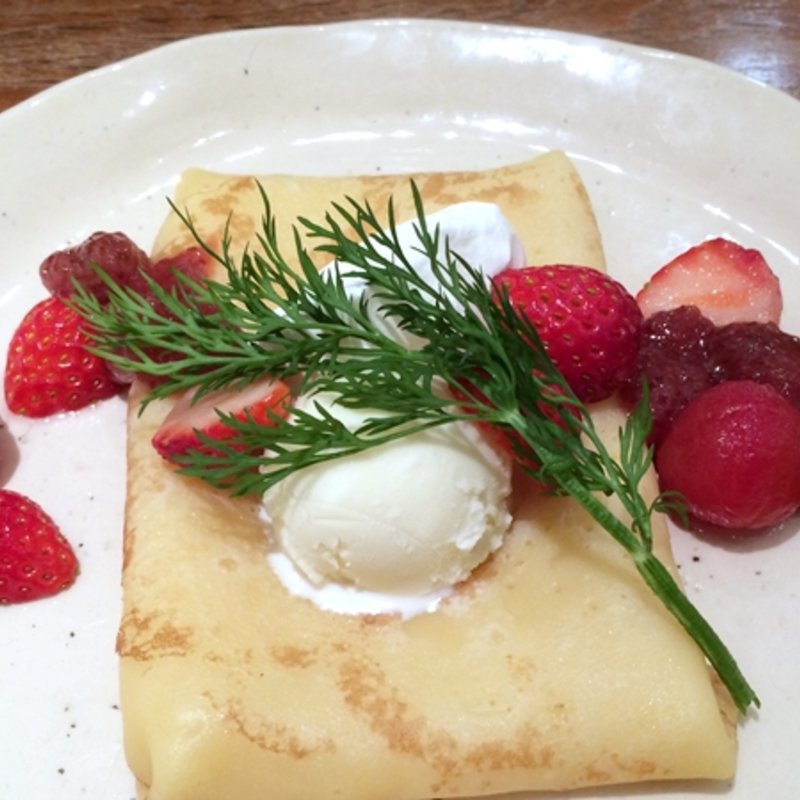 トマトといちごの米粉クレープ(あげは)