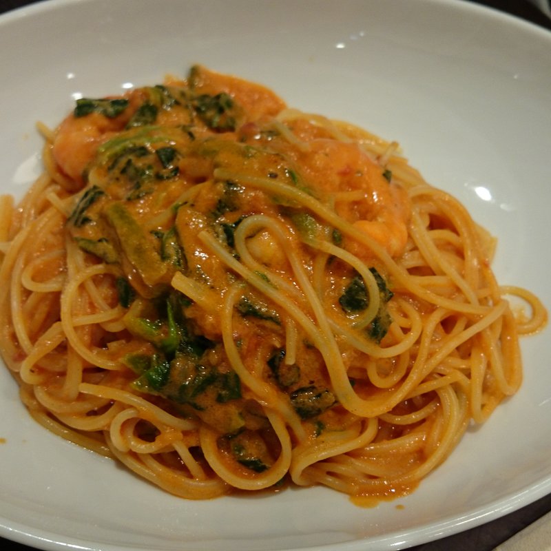 エビとほうれん草のトマトパスタ(トラベルカフェ イオンモール大阪ドームシティ店)
