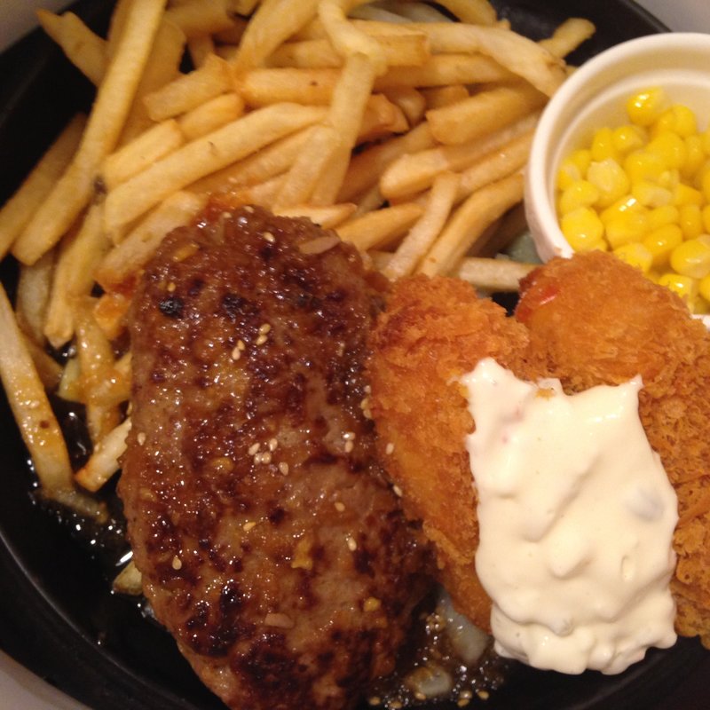 ハンバーグ180g＆カニクリームコロッケ(シェーンズバーグ 新宿ミロード店 )