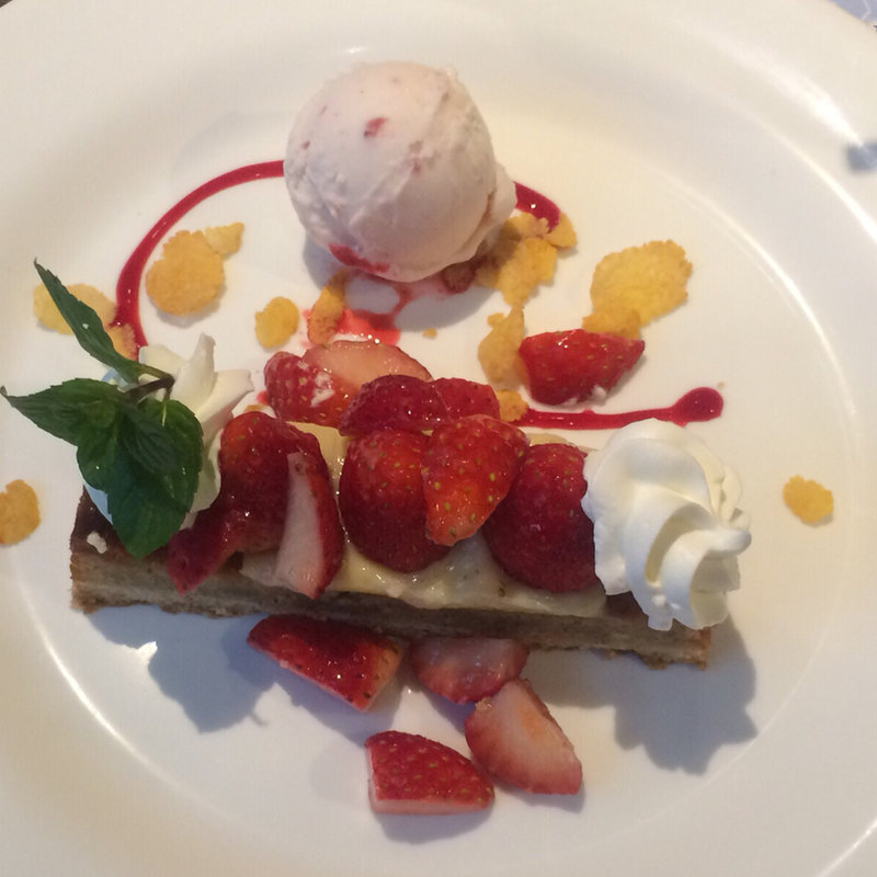 デザートセット（いちごタルト）(舞浜地ビール工房 Roti’s House イクスピアリ店)