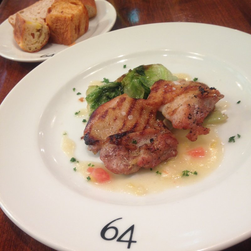 鶏肉のレモンソースがけ(Bar＆Bistro 64 （バーアンドビストロロクヨン）)