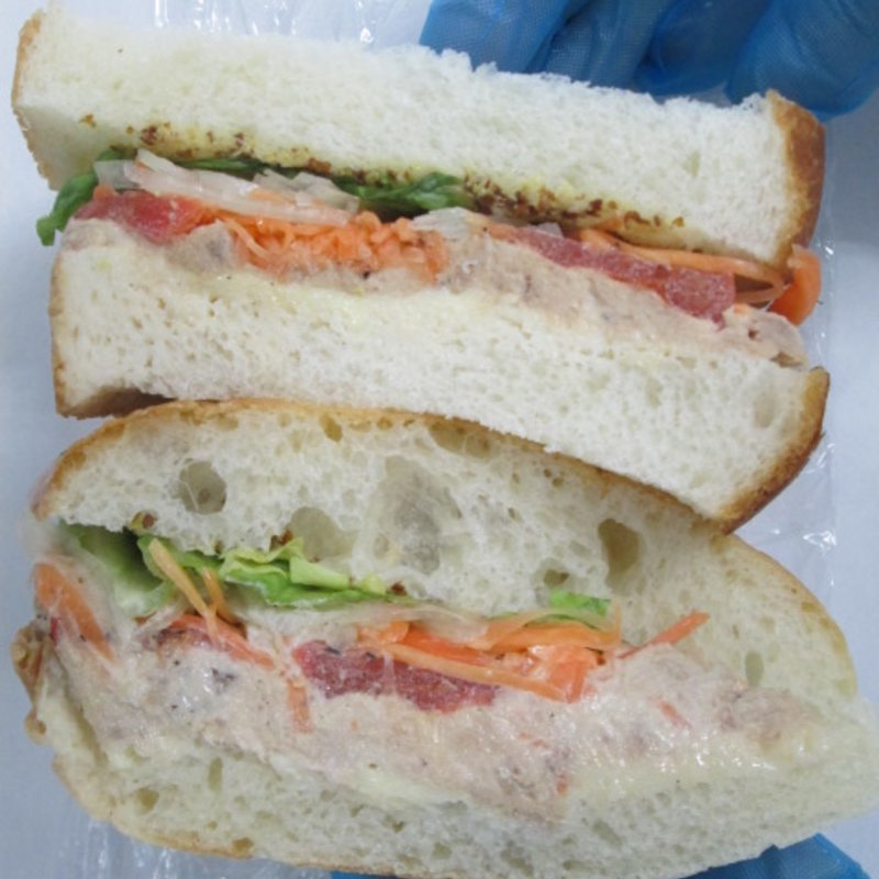 ツナ　サンド、フォカッチャ	(オープンオーブン)