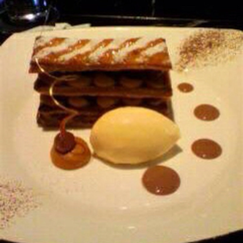 ショコラミルフィーユ アイス添え(Toshi Yoroizuka Mid Town (トシ ヨロイヅカ ミッドタウン))