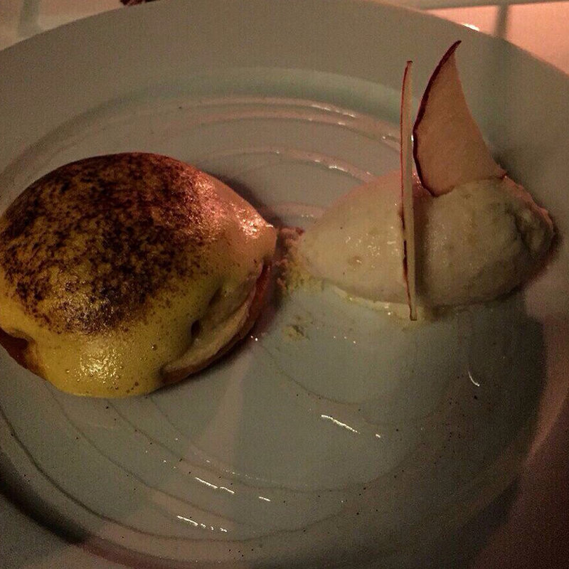 マグロのエッグベネディクト風(FishBankTokyo)