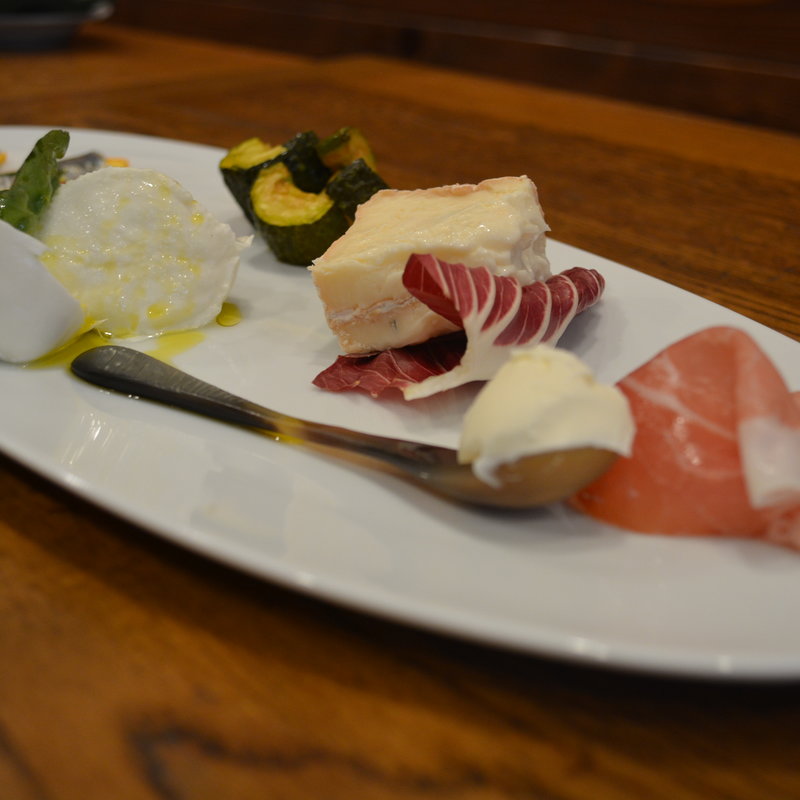 前菜盛り合わせ(ａｄｄｕ ｍａｍｍａ)