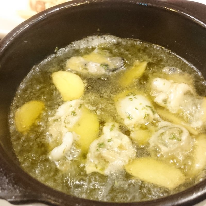 カキのアヒージョ(ボデゴン・ノゲ （Bodegon Nogue）)