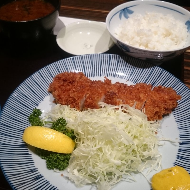ロースかつ定食(とんかつ稲 モザイクモール港北)