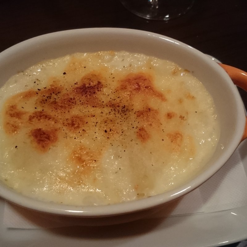 ズワイガニのマカロニグラタン(やっちゃbar)