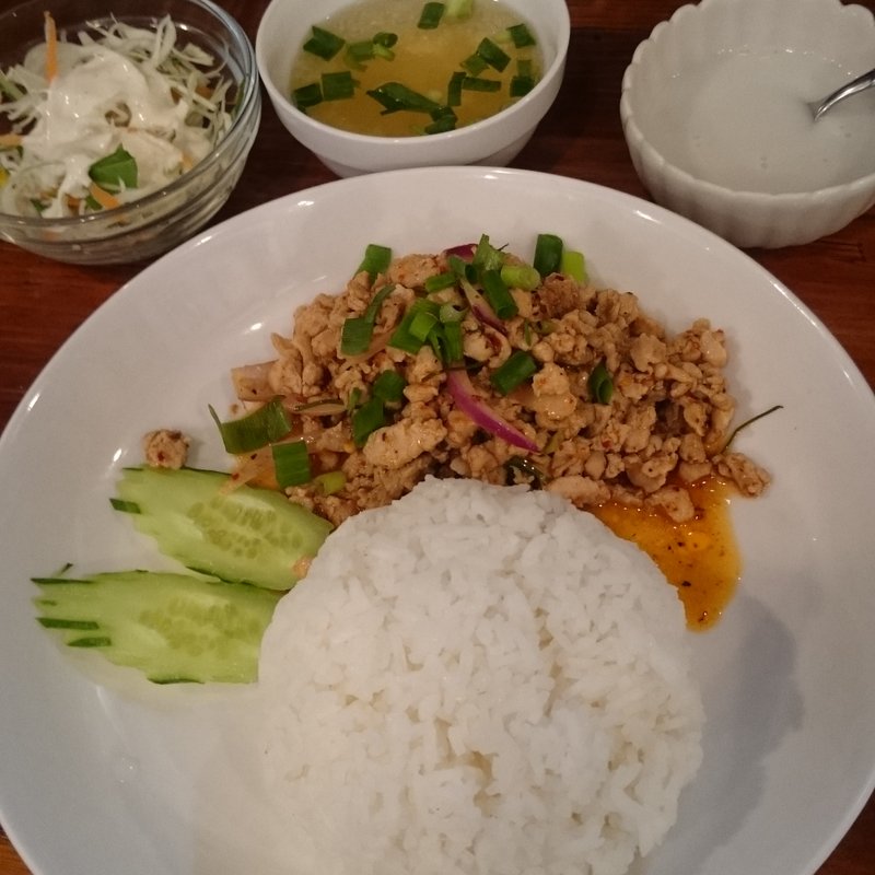 ラープガイ(ラララ食堂)