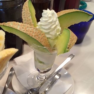 静岡産 マスクメロンのパフェ(フルーツパーラーゴトー )