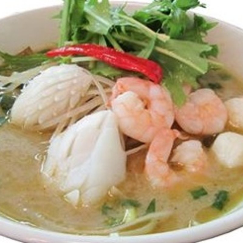 シーフードのせグリーンカレー汁そば(タイレストラン 沌-Thong- コレド日本橋店)