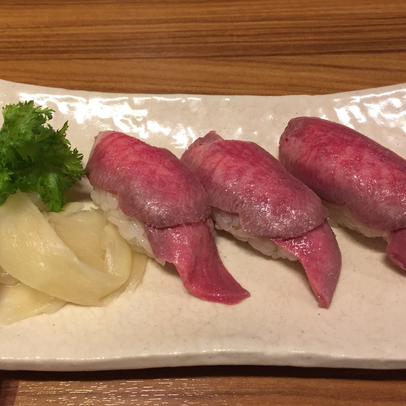 牛たん握り(牛たん炭焼き 利久 泉中央店 （ぎゅうたんすみやき りきゅう）)