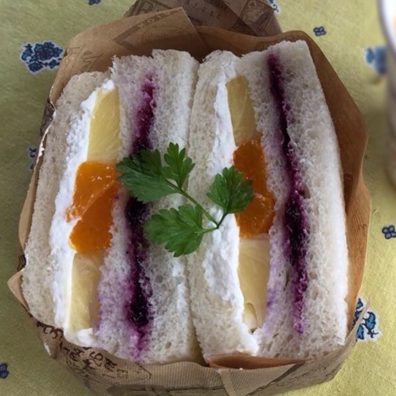 フルーツサンド(街のパンやさん パンプキン 二郎店)