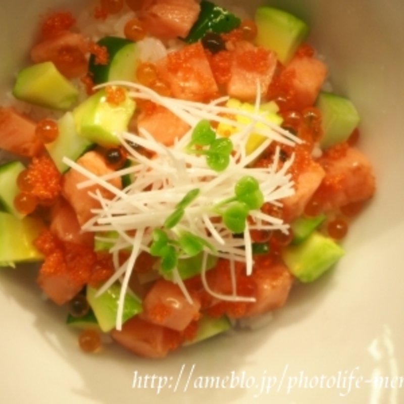 炙りサーモンといくらのアボカド丼(おぼんdeごはん 新宿ミロード店 )