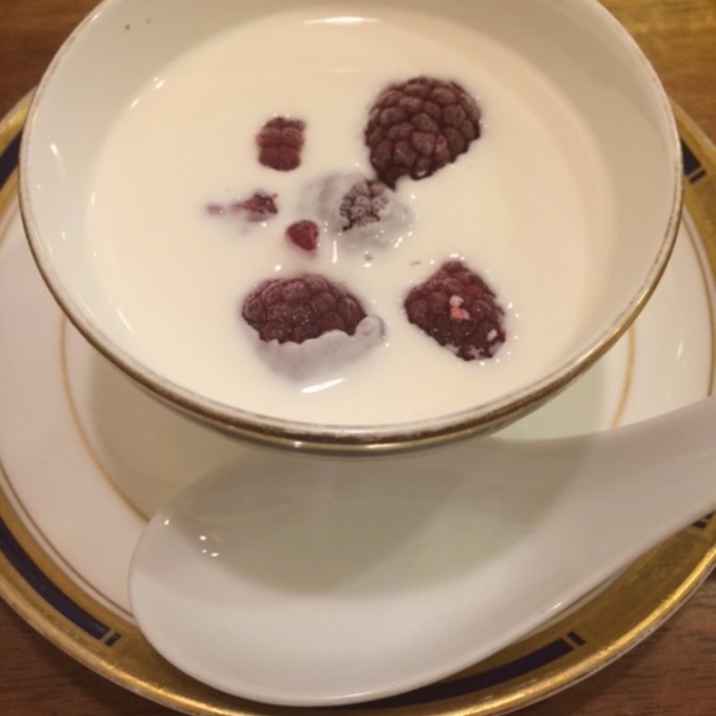 杏仁豆腐(美齢 （メイリン）)