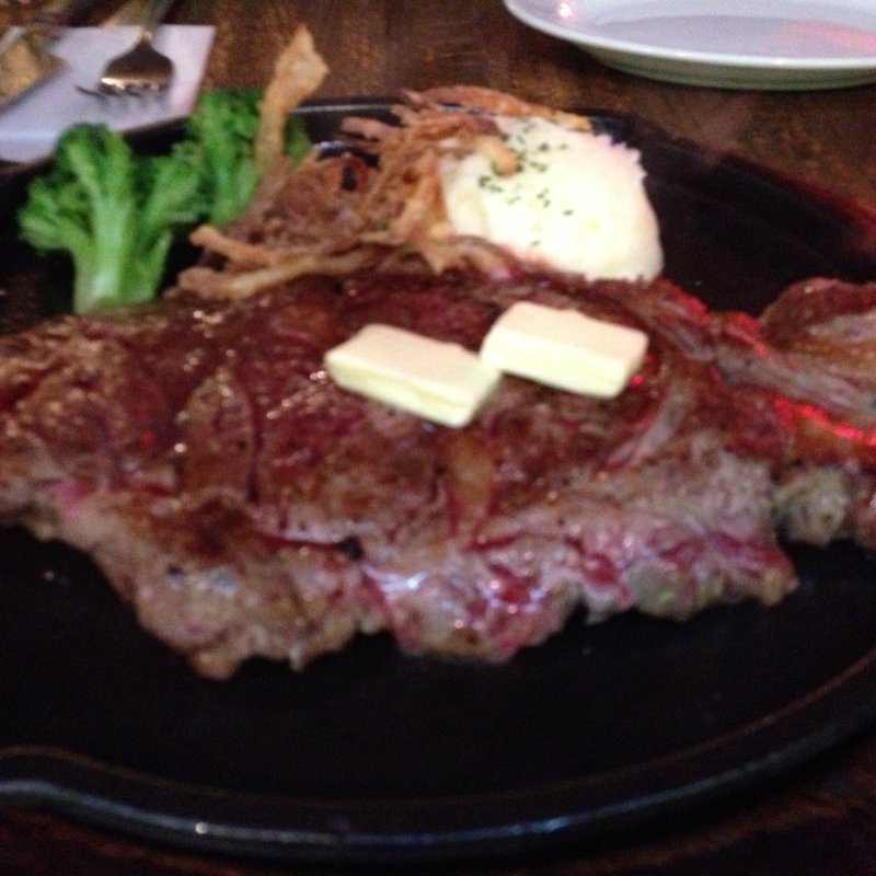 リブアイステーキ(AMERICAN HOUSE クイーンズスクエア店)