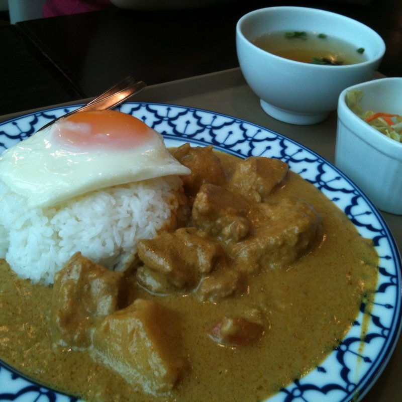 イエローカレーのランチ(タイレストラン 沌-Thong- コレド日本橋店)