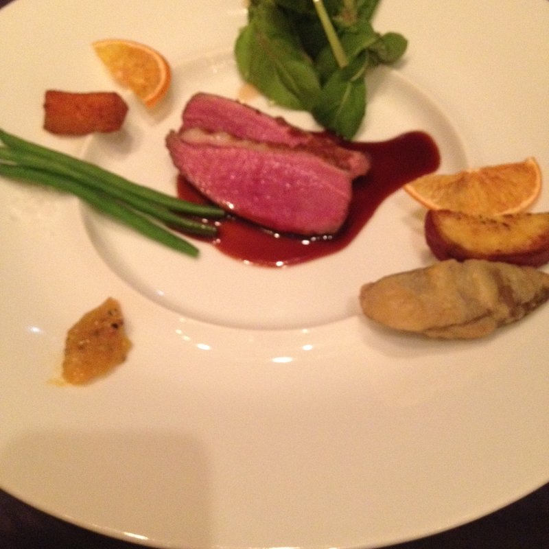 シャラン鴨胸肉のロースト　ピガラード風(カフェ・ド・レレル （Cafe　de Lairelle）)