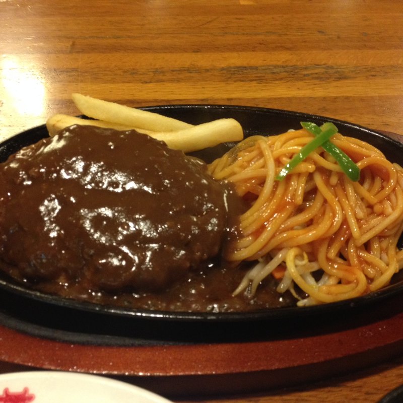 ハンバーグナポリタン(肉の万世 お茶の水サンクレール店)