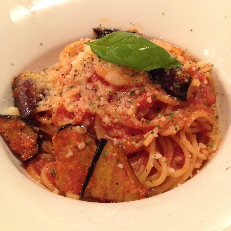 なすとトマトのパスタ(ペニーレイン)