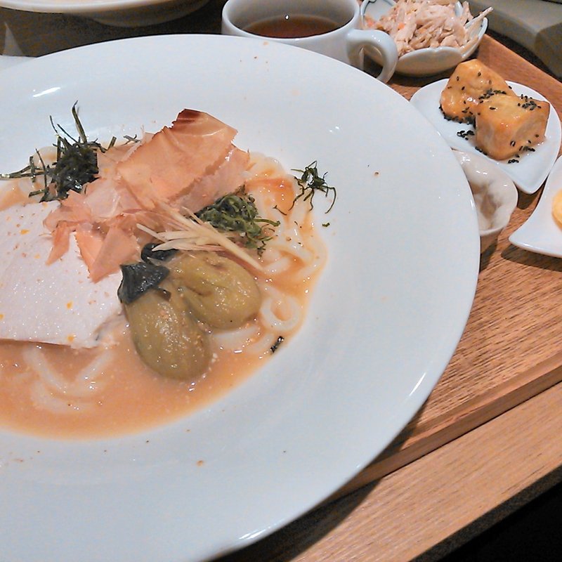 なすと蒸し鶏のゆず冷製パスタ(めん、色いろ。いつでも、おやつ。 京都 )