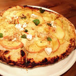 カッテージチーズとリンゴ、ハチミツのピザ(di Formaggio KURA6330)