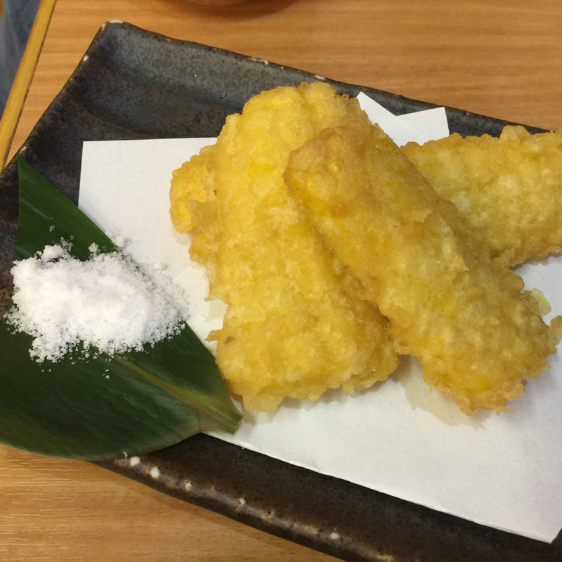 とうもろこしの天ぷら(すしざんまい 東新宿店)