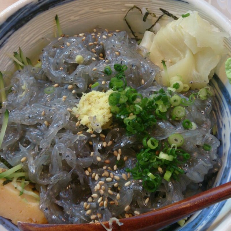 生しらす丼(はんなりいなり)