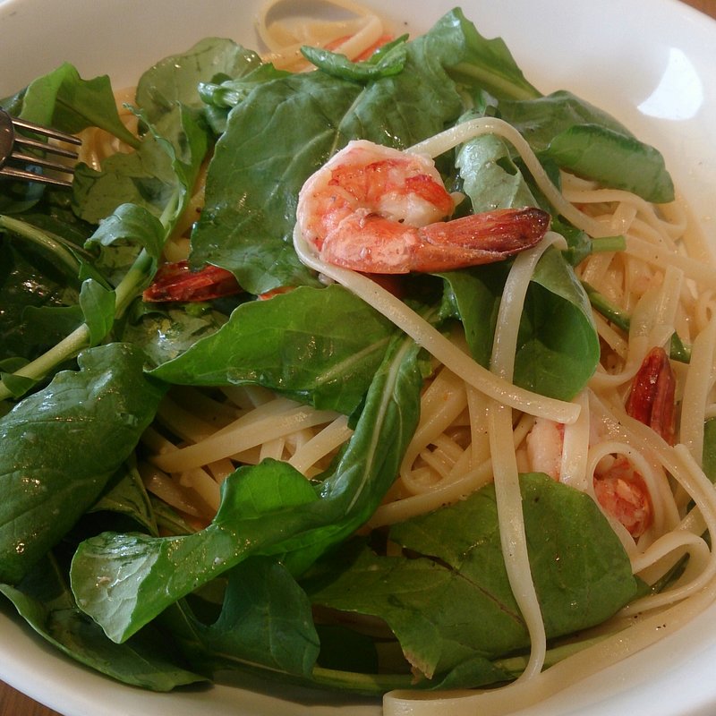 リングイーネ w/エビ、ルッコラ、チリ(bills 七里ヶ浜)