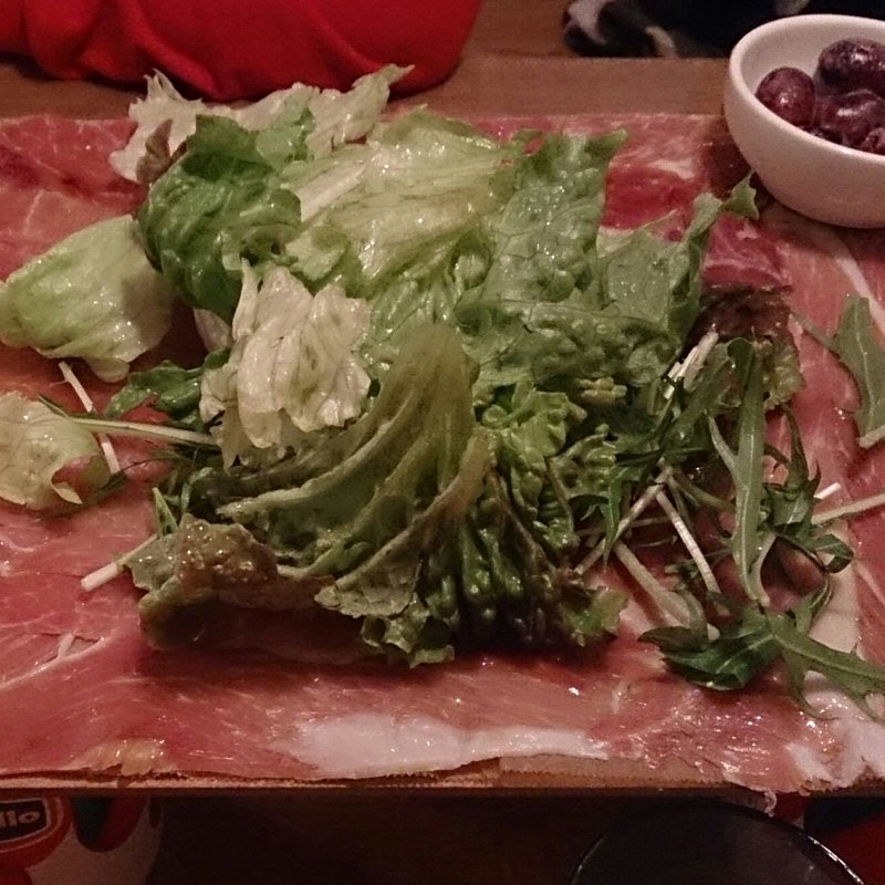 イタリア産生ハムとサラミのてんこ盛り(野菜付)(Di PUNTO ディプント 横須賀中央店)