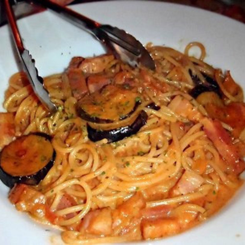 なすとトマトのクリームパスタ(グーム （go～om）)