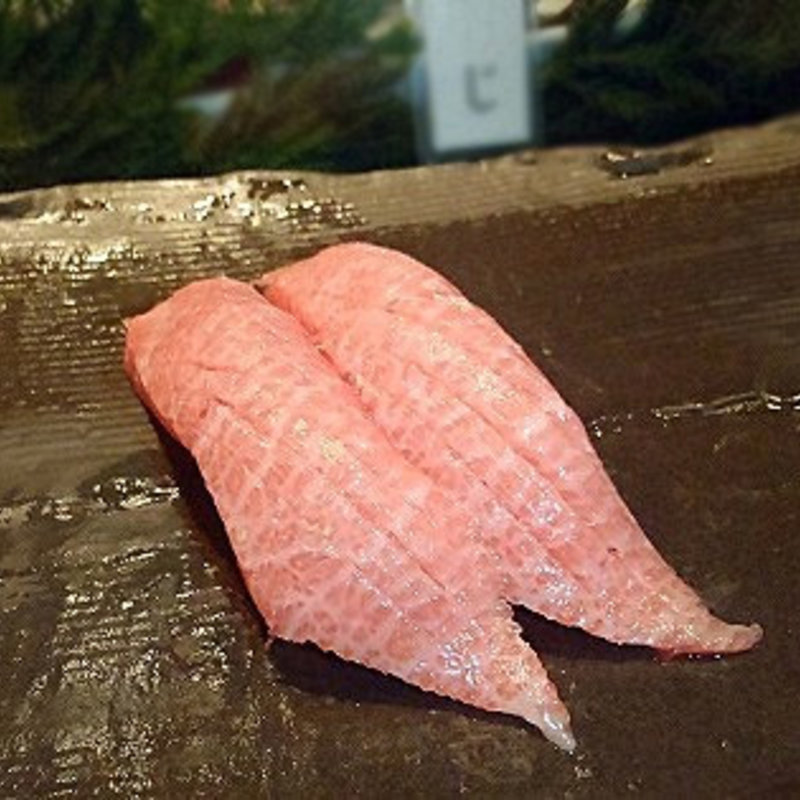 本マグロのトロ握り(みなと寿司 横浜総本店)