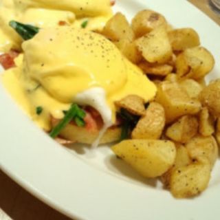 エッグスベネディクト ポテト付 スタンダード Eggs N Things 原宿店 の口コミ一覧 おいしい一皿が集まるグルメコミュニティサービス Sarah