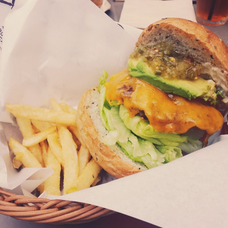 JSバーガー(J.S. BURGERS CAFE 新宿店 （J.S.バーガーズ カフェ 【旧店名】STANDARD BURGERS）)