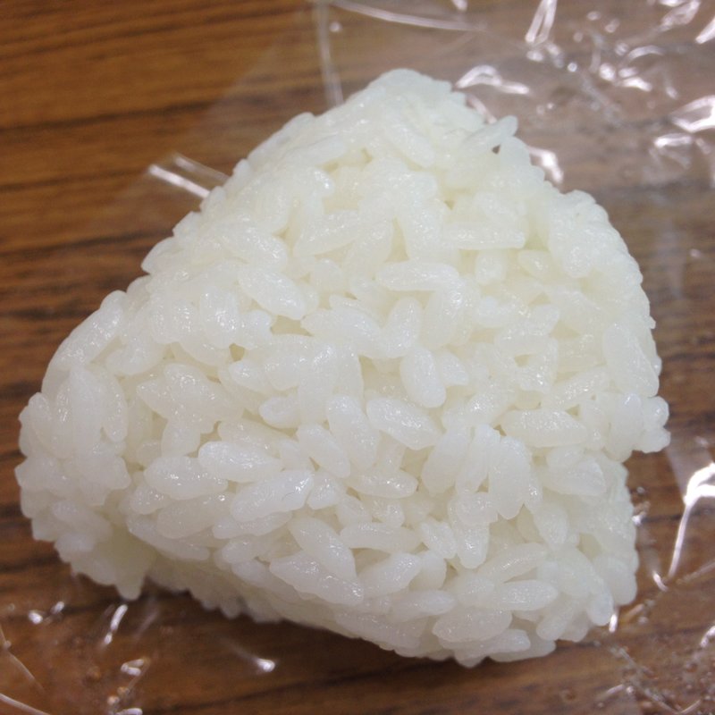 石川県の塩おにぎり(おむすび 百千 エキュート品川店)