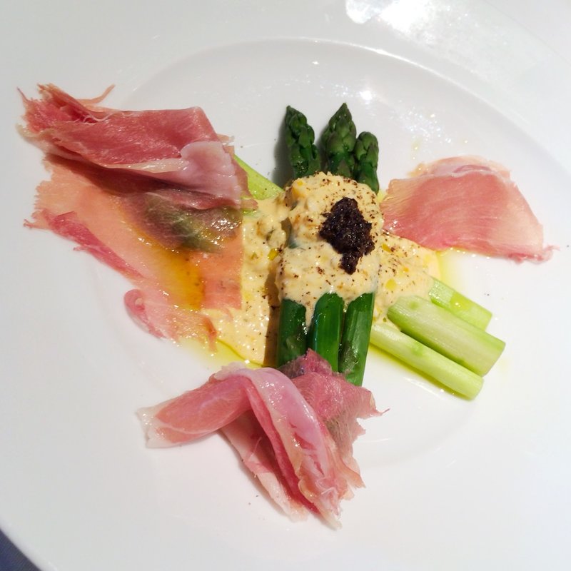 アスパラガスと半熟卵のバッサーノ風(BIANCA （ビアンカ）)