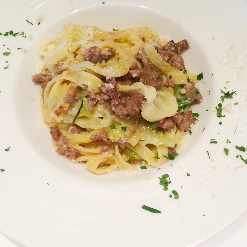 タリアテッレ　春キャベツとマッシュルームのボロネーゼ　ビアンコ(BIANCA （ビアンカ）)