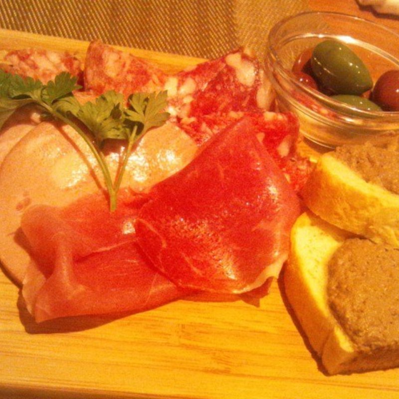 トスカーナの前菜盛合せ(カンティーナ イル グッフォ)