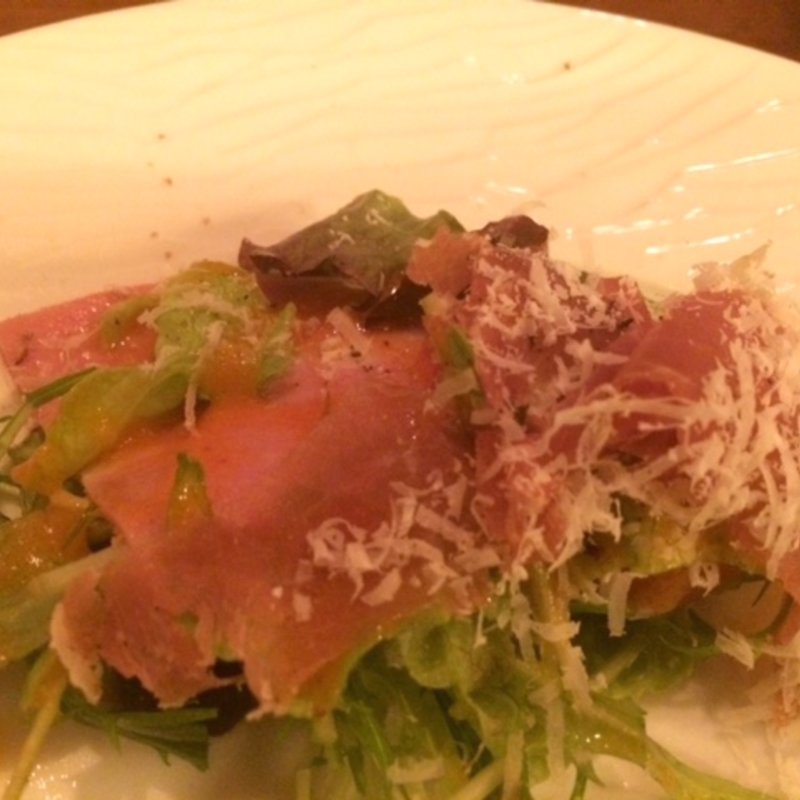 プロシュートとポーチドエッグのサラダ(ボノ・ワインと熟成肉のイタリアン)