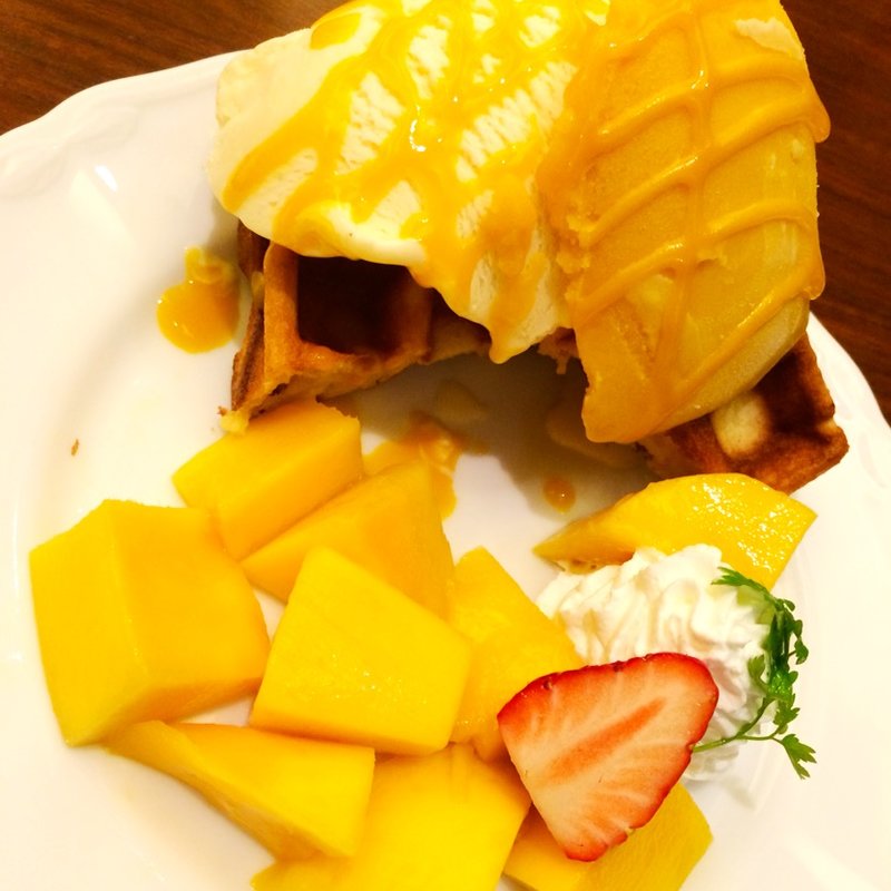 マンゴーワッフルハーフ(京橋千疋屋 アトレ恵比寿店 （キョウバシセンビキヤ）)