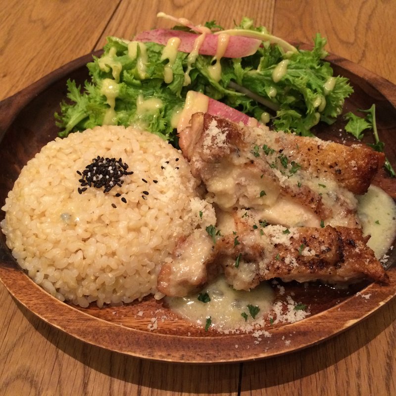 鶏もも肉のゴルゴンゾーラソースのプレート(ハンド ベイクス グランツリー武蔵小杉店)